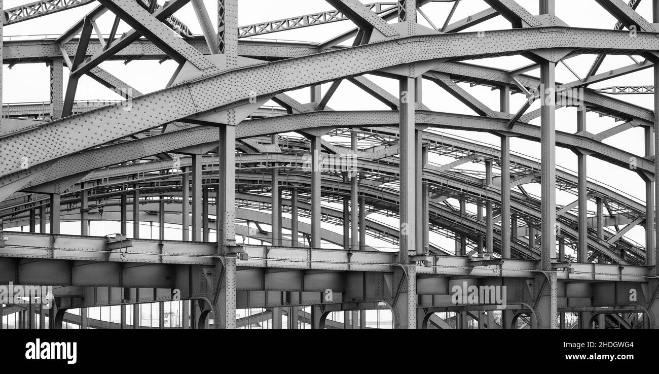 Stahlkonstruktion, Bogenbrücke, Stahlkonstruktionen, Bogenbrücken Stockfoto