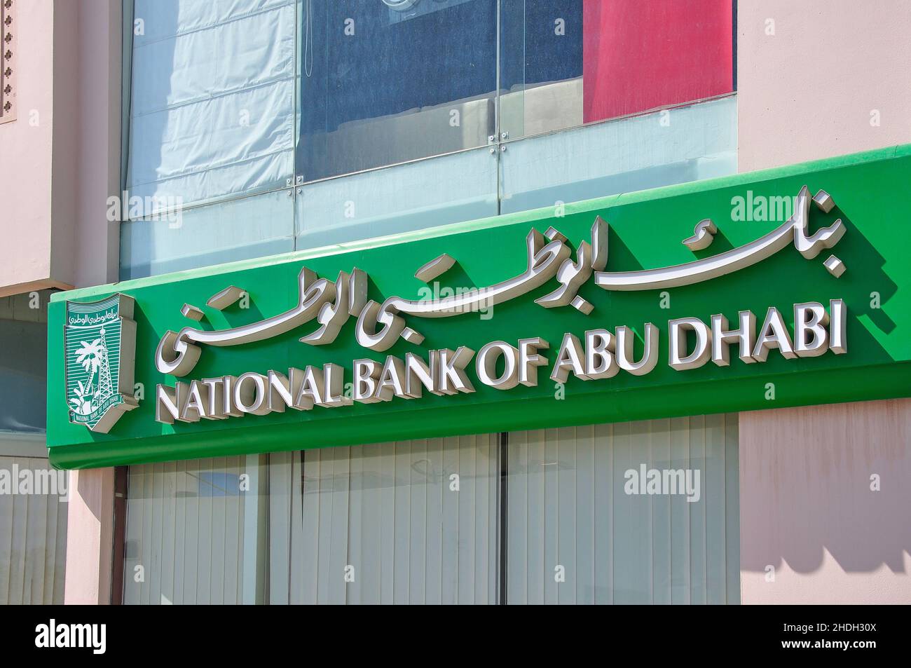 National Bank of Abu Dhabi, Jumeirah Road, Jumeirah, Dubai, Vereinigte Arabische Emirate Stockfoto
