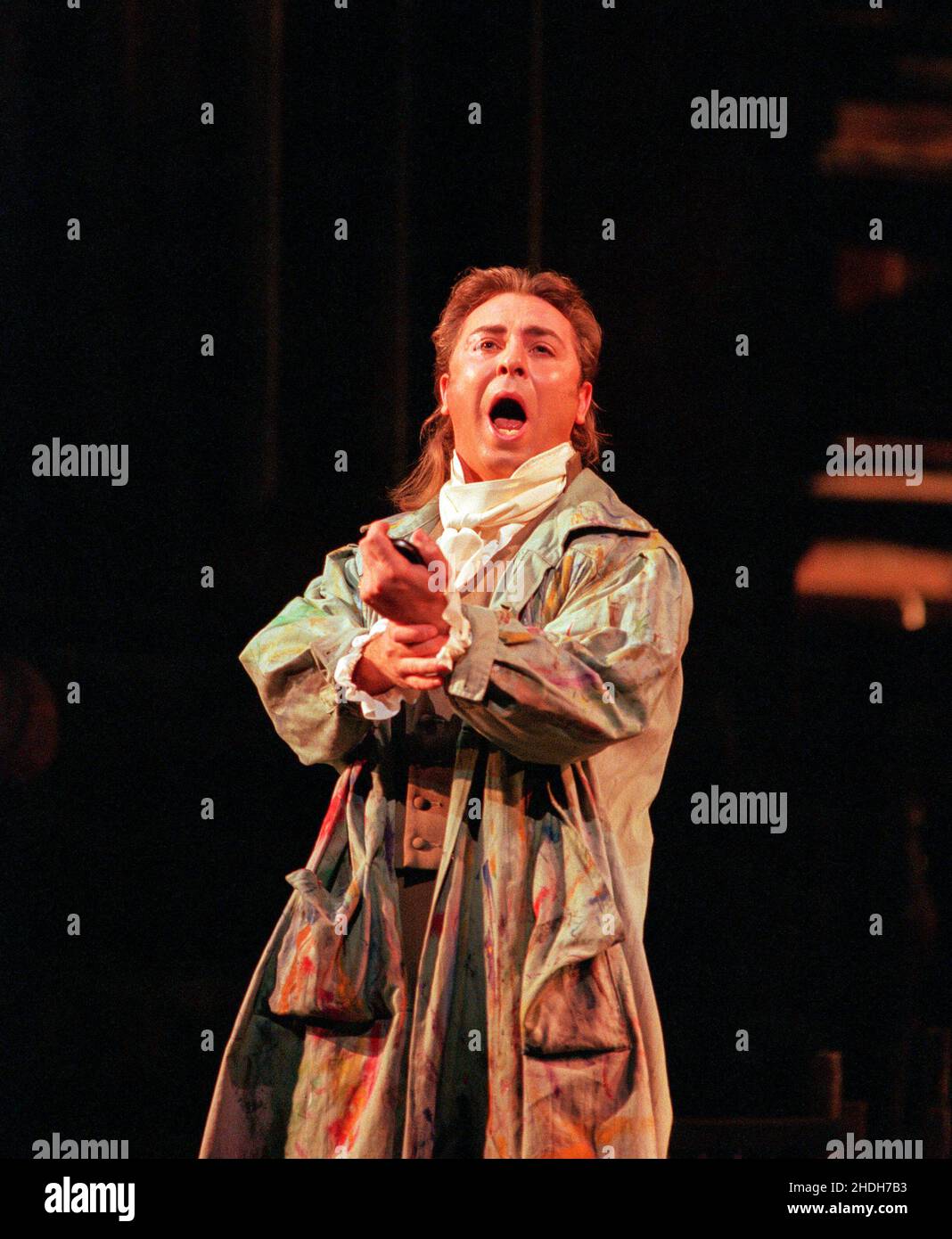 Akt 1: Roberto Alagna (Mario Cavaradossi) in TOSCA von Puccini an der Royal Opera, Covent Garden, London WC2 12/09/2000 Dirigent: Carlo Rizzi Bühnenbild: Renzo Mongiardino Kostüme: Marcel Escoffier Revival Beleuchtung: John B Original lesen Regie: Franco Zeffirelli Revival Regie: Jeremy Sutcliffe Stockfoto