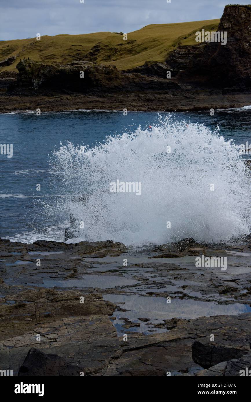 Wellen schlagen auf der Brothers Point Isle of Skye Close Up Stockfoto