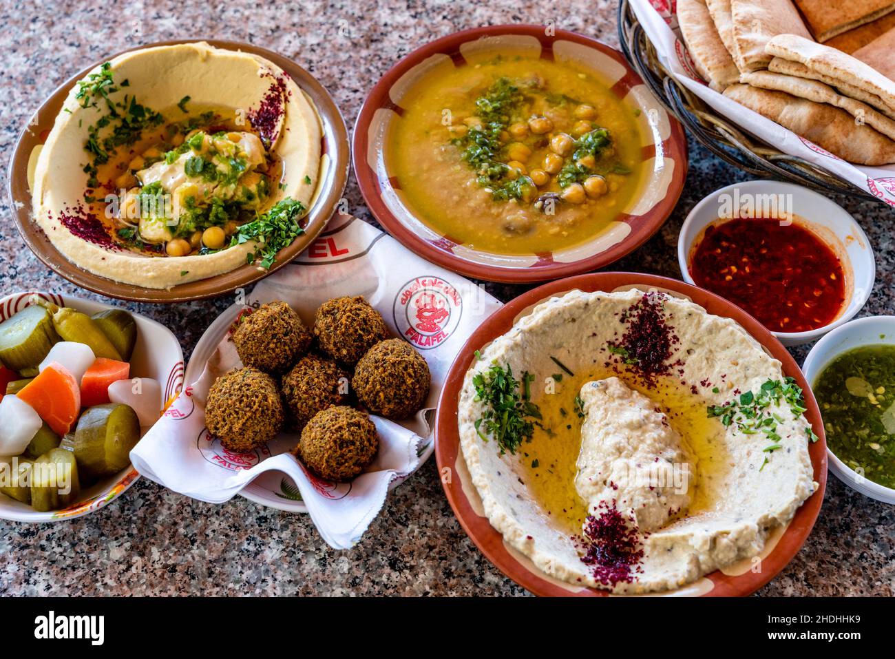 Traditionelle Jordanische/Arabische Gerichte, Aqaba, Gouvernement Aqaba, Jordanien. Stockfoto