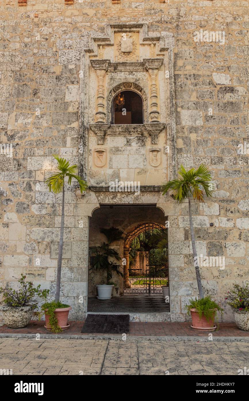 Portal des Museums der Königlichen Häuser Museo de las Casas Reales in Santo Domingo, Hauptstadt der Dominikanischen Republik. Stockfoto