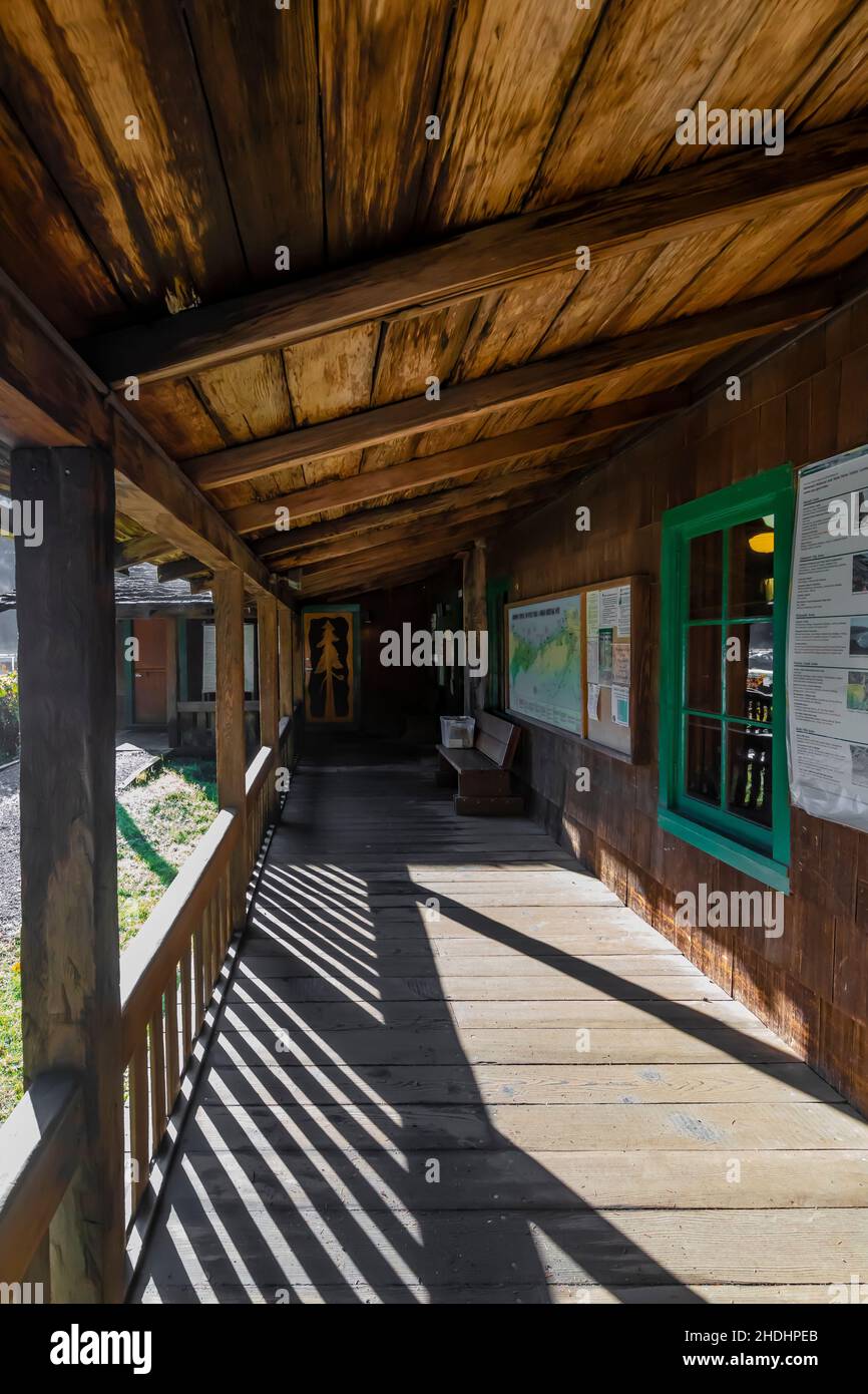 Besucherzentrum, das vom CCC in der Nähe des Redwood National and State Parks, Kalifornien, USA, gebaut wurde Stockfoto