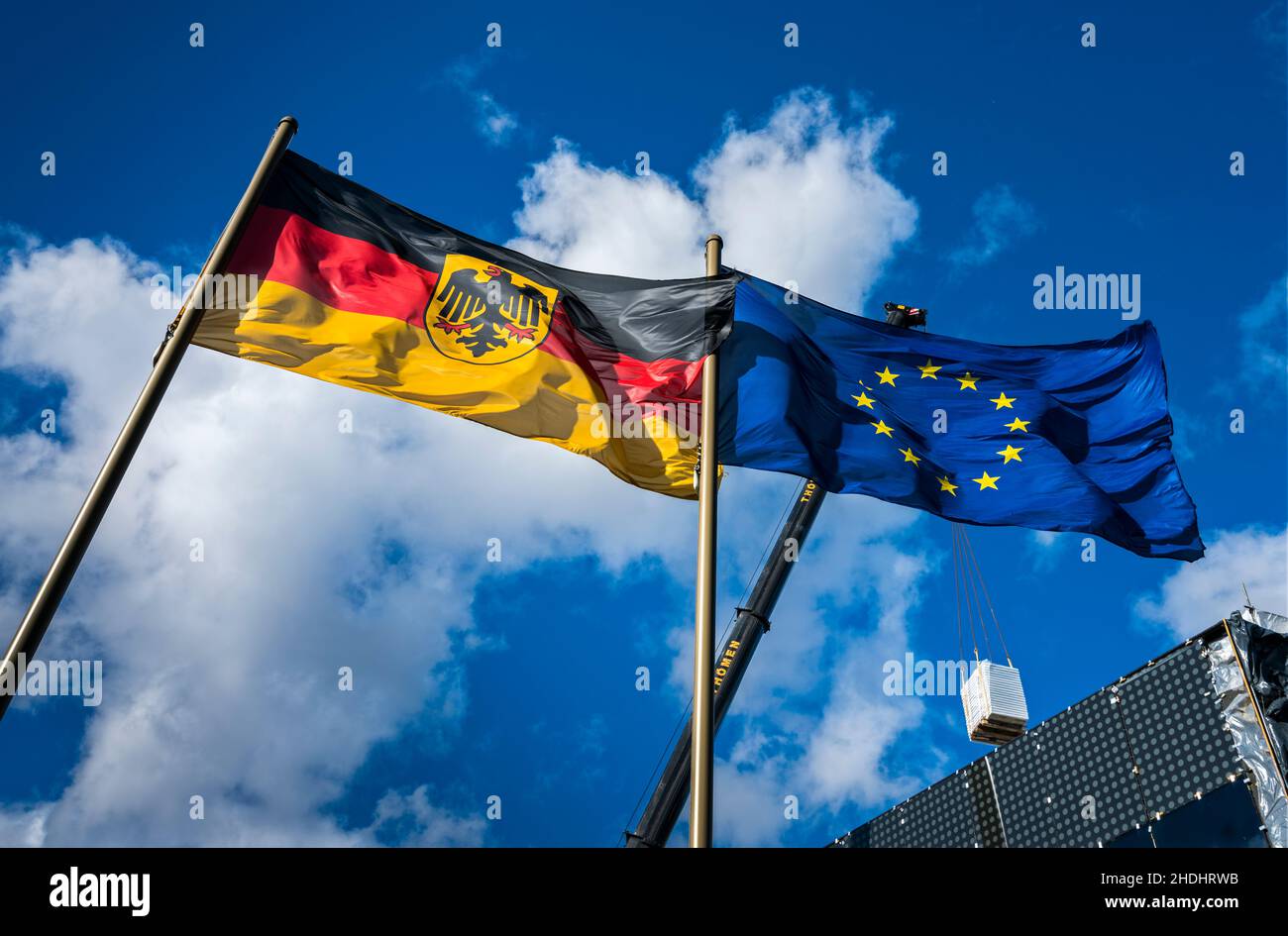 Baustelle, deutsche Flagge, eu-Flagge, Baustelle, Baustelle, Standorte, deutsche Flaggen, europäische Gewerkschaftsflaggen Stockfoto