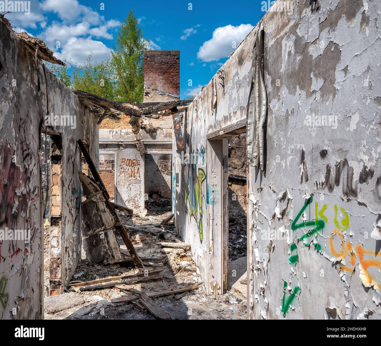 Grundmauer, Feuer beschädigt, Hausruine, Grundmauern, Feuerdamageten Stockfoto