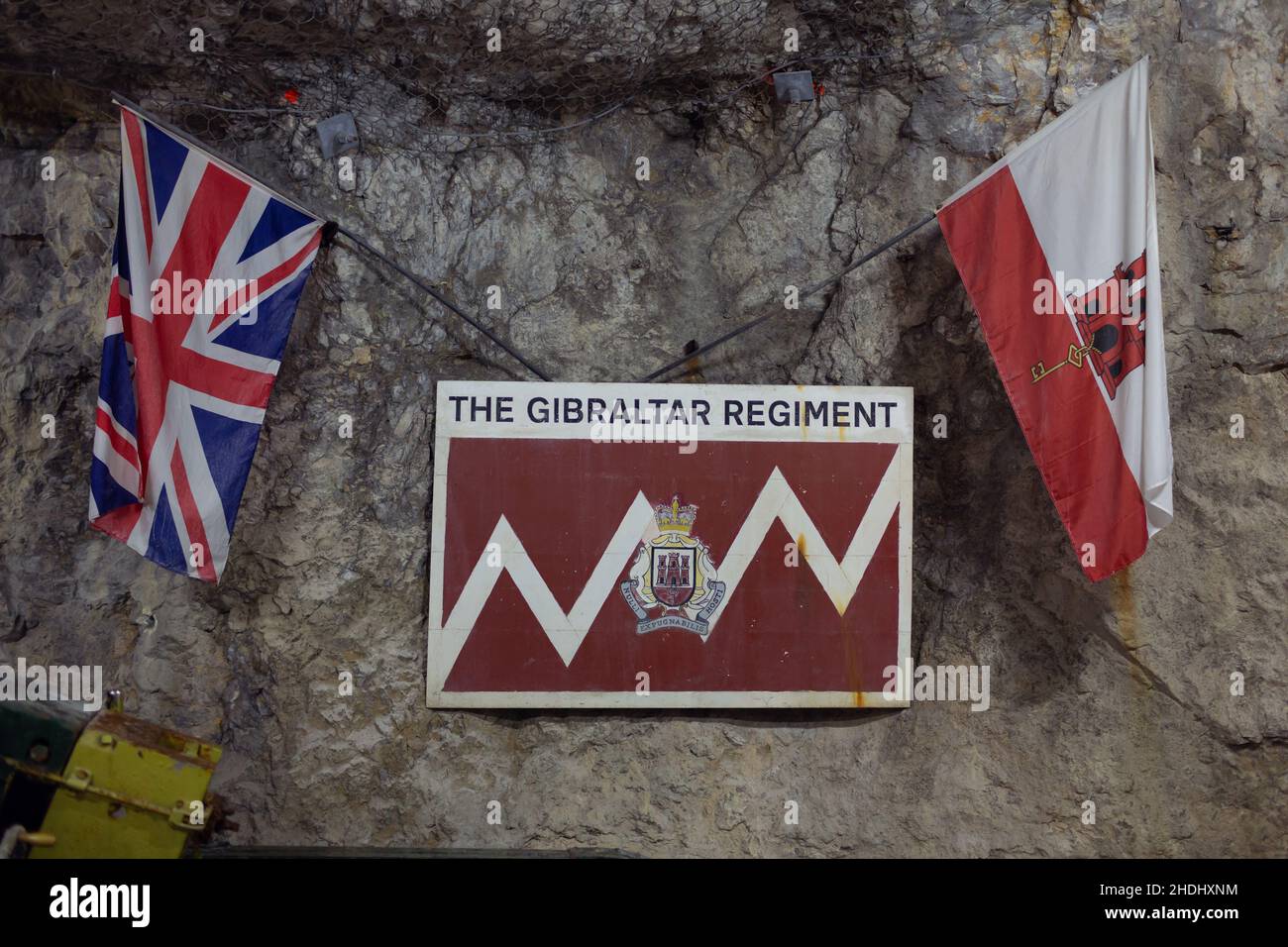 Gibraltar, Vereinigtes Königreich - 10. Dezember 2021: Innenansicht von Verteidigungstunneln, die während des Zweiten Weltkriegs im Fels von El Peñon gebohrt wurden Stockfoto