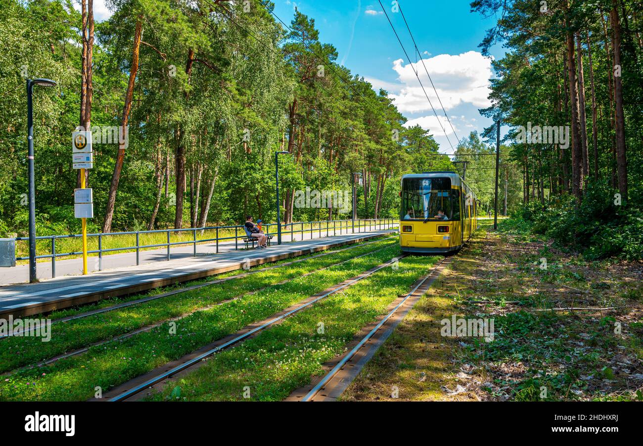 Bahn, Bushaltestelle, Seilbahn, Schienen, Busbahnhof, Bushaltestellen, Haltestelle, Seilbahnen Stockfoto