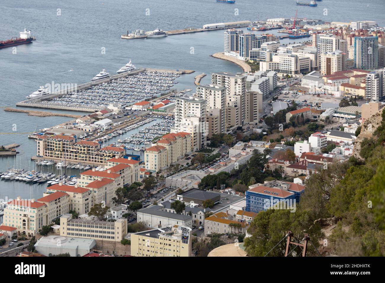 Gibraltar, Vereinigtes Königreich - 10. Dezember 2021: Gesamtansicht der Stadt Gibraltar Stockfoto