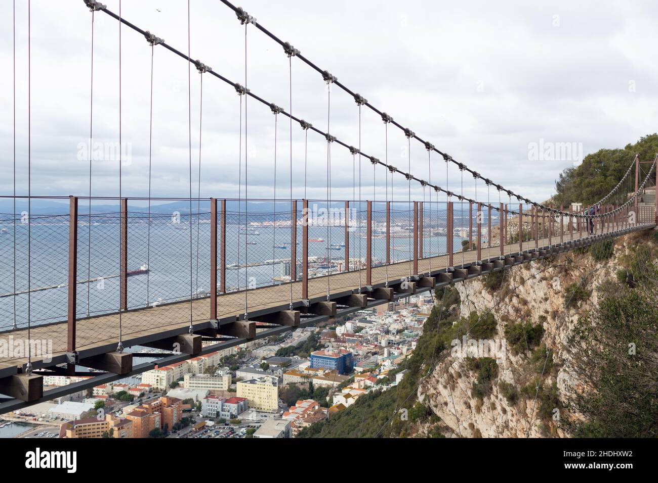 Gibraltar, Vereinigtes Königreich - 10. Dezember 2021: Windsor Hängebrücke, im Naturpark von Gibraltar Stockfoto