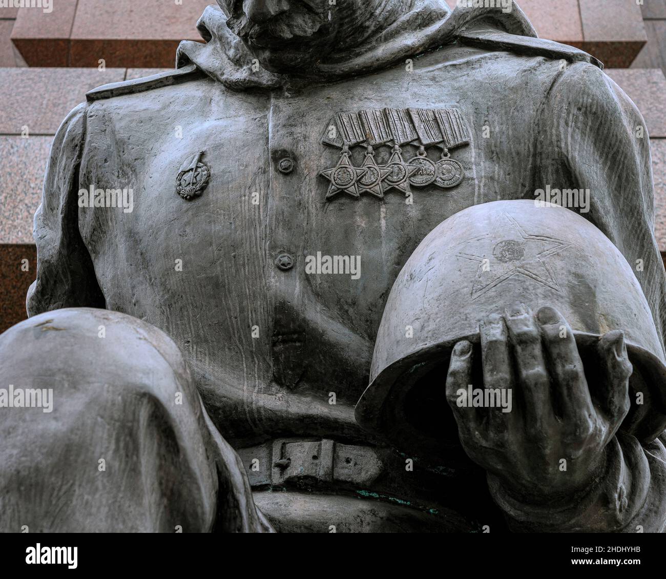 Soldat der Armee, sowjetisches Kriegsdenkmal, Soldaten der Armee, Truppen, sowjetische Kriegsdenkmäler Stockfoto