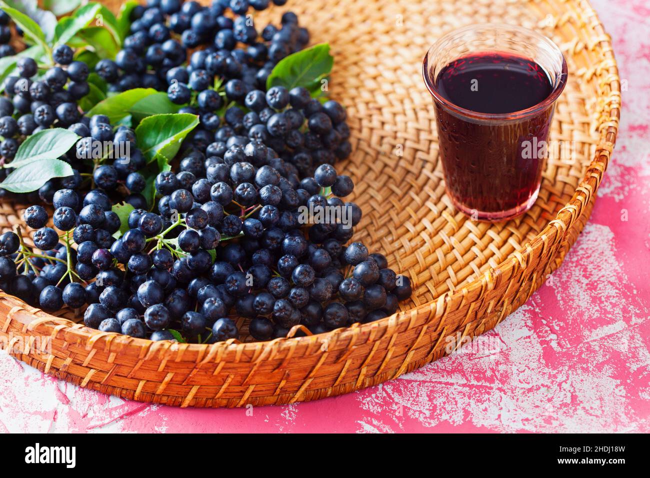 Saft von aronia -Fotos und -Bildmaterial in hoher Auflösung – Alamy