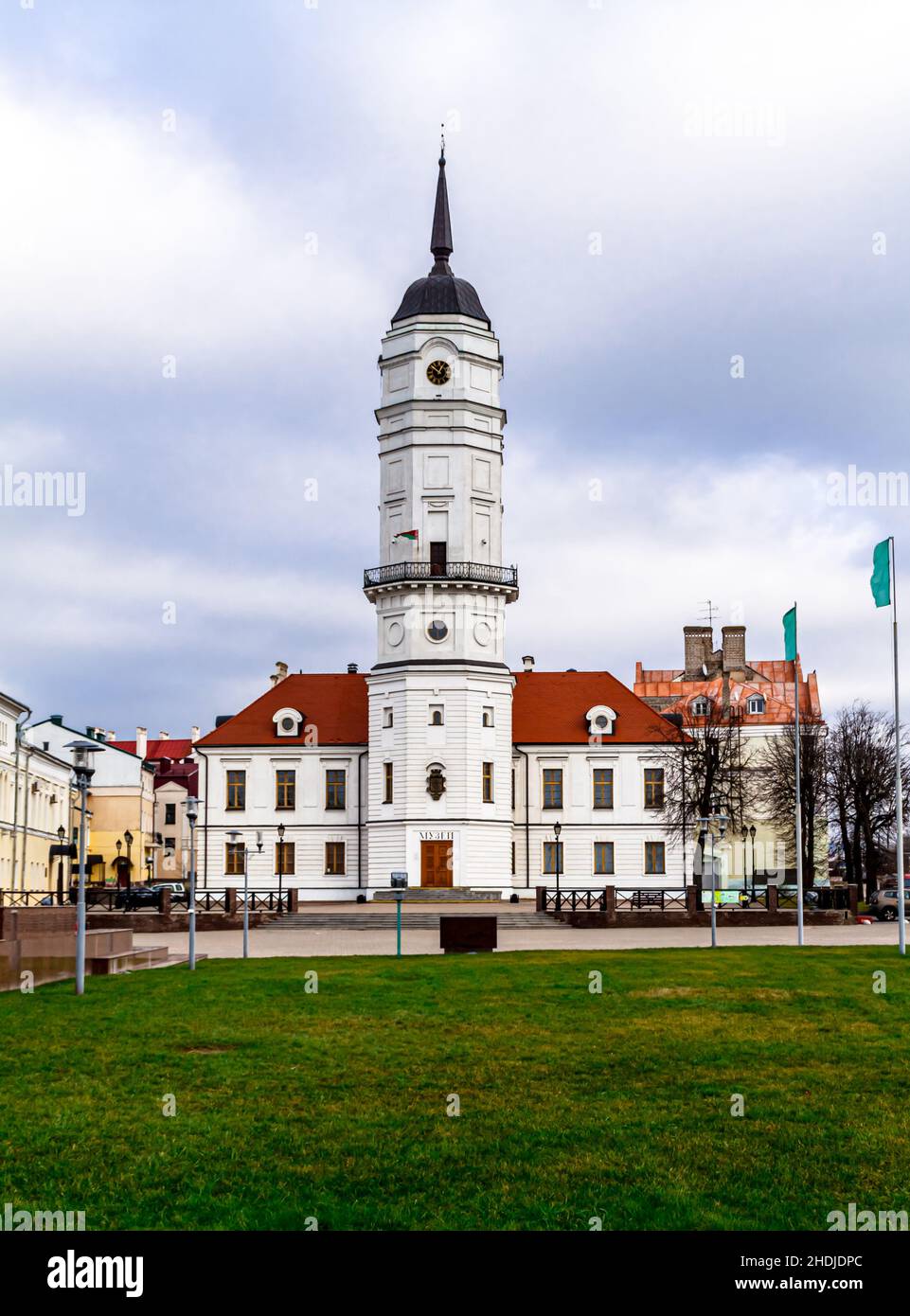 Mogilev, Weißrussland - 28. November 2021: Rathaus von Mogilev (Wiederaufbau), Weißrussland. Stockfoto