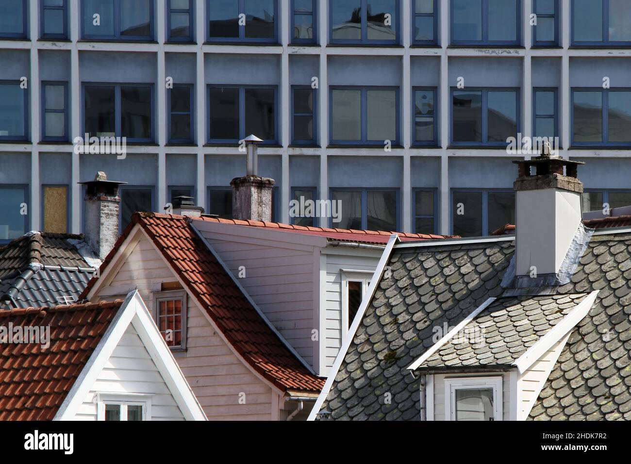 Haus, Bürogebäude, Holzhaus, Block, Häuser, Bürogebäude, Servicegebäude, Holzhäuser, Blöcke Stockfoto