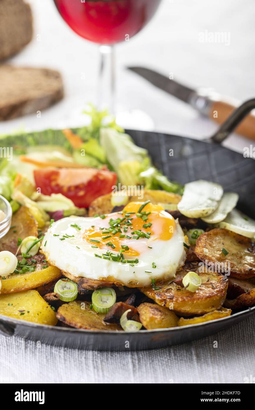 Spiegelei, tiroler gröstl, tiroler gröstl, Spiegelei Stockfoto