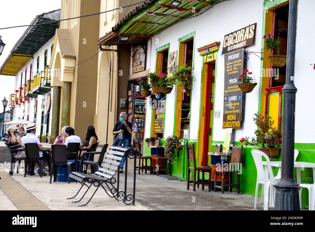 SALENTO, KOLUMBIEN - JULI 2021. Schöne Straßen von Salento eine kleine Stadt in der Region Quindio in Kolumbien Stockfoto