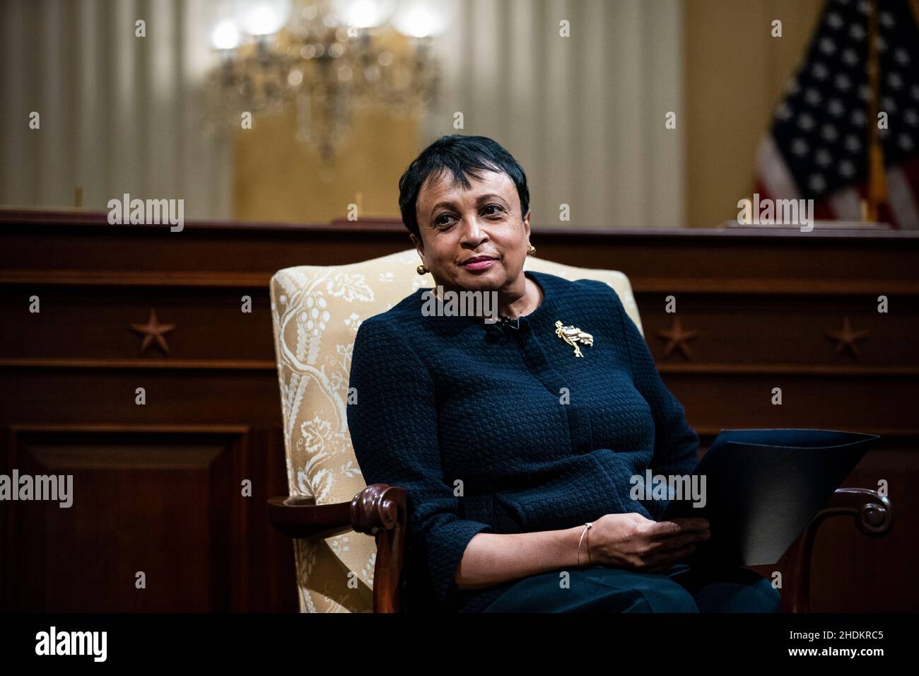 Die Bibliothekarin des Kongresses Carla Hayden spricht während einer Diskussion mit den Historikern Doris Kearns Goodwin und Jon Meacham am Donnerstag, dem 6. Januar 2022, auf dem Capitol Hill in Washington darüber, wie „die Erzählung vom 6th. Januar etabliert und bewahrt werden kann“. Kredit: Al Drago/Pool über CNP Stockfoto