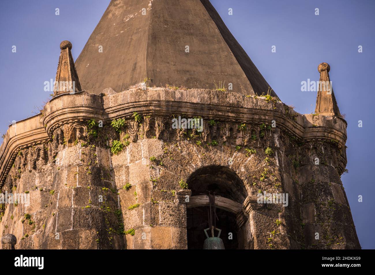 Miagao Kirche offiziell Santo Tomás de Villanueva Pfarrkirche ist eine barocke Festung aus der spanischen Ära, katholisch. Glockenturm. Ein UNESCO-Weltkulturerbe. Stockfoto