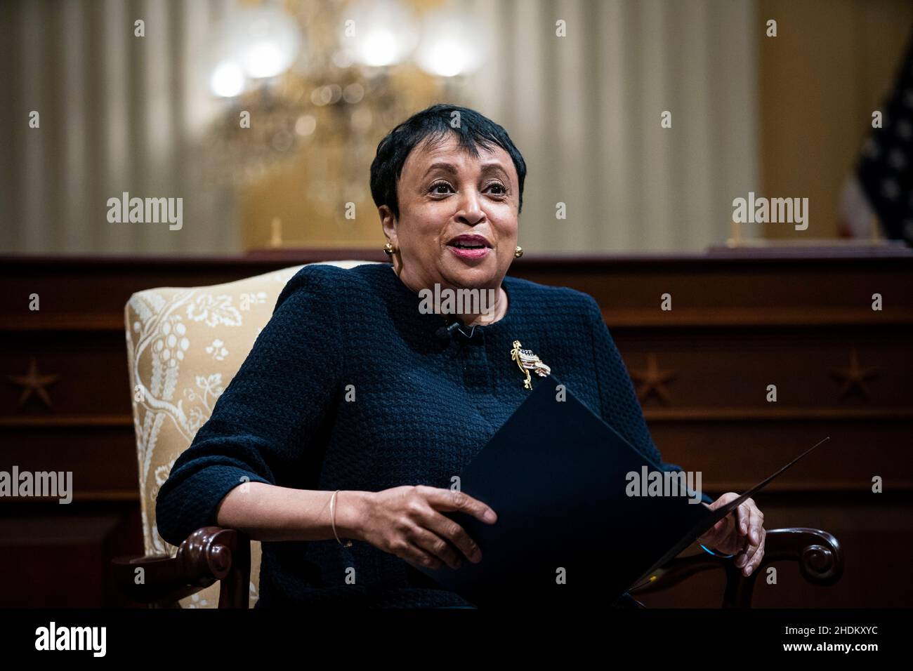 Die Bibliothekarin des Kongresses Carla Hayden spricht während einer Diskussion mit den Historikern Doris Kearns Goodwin und Jon Meacham am Donnerstag, dem 6. Januar 2022, auf dem Capitol Hill in Washington darüber, wie „die Erzählung vom 6th. Januar etabliert und bewahrt werden kann“. Kredit: Al Drago/Pool über CNP Stockfoto