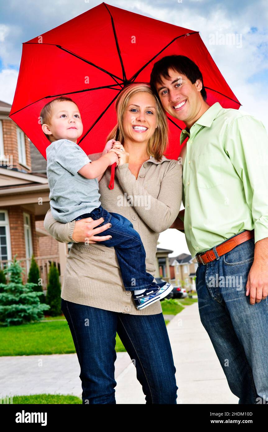 Gehen, Familie, Sonnenschirm, Spaziergänge, Familien, Regenschirme Stockfoto