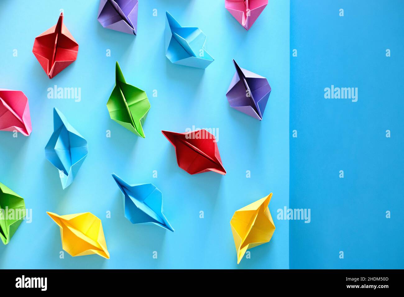 Papierboot, Handwerk, Origami, Papierboote, Kunsthandwerk, origamis Stockfoto