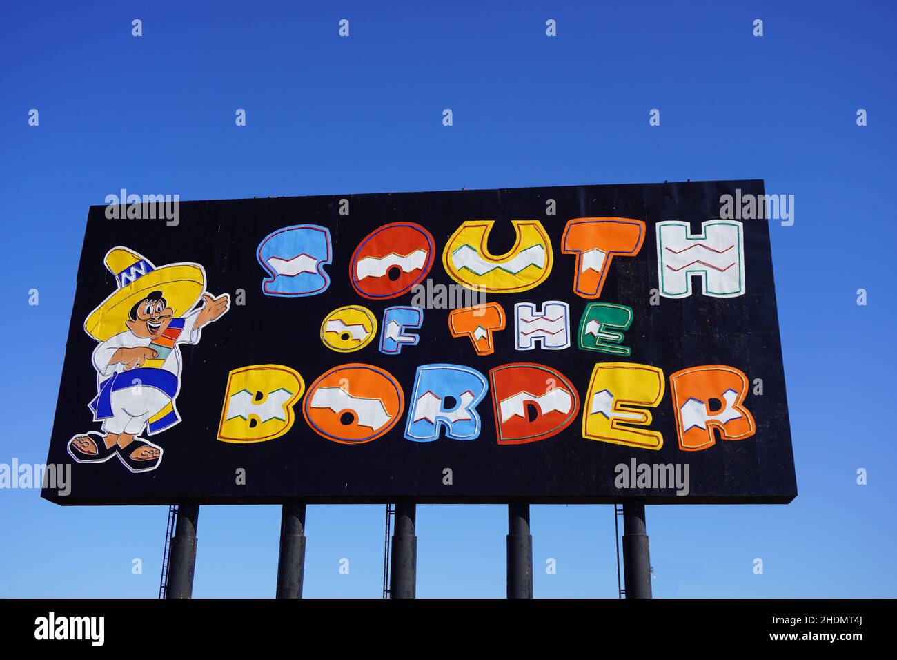 Schild für die Touristenattraktion südlich der Grenze an der I-95. Stockfoto