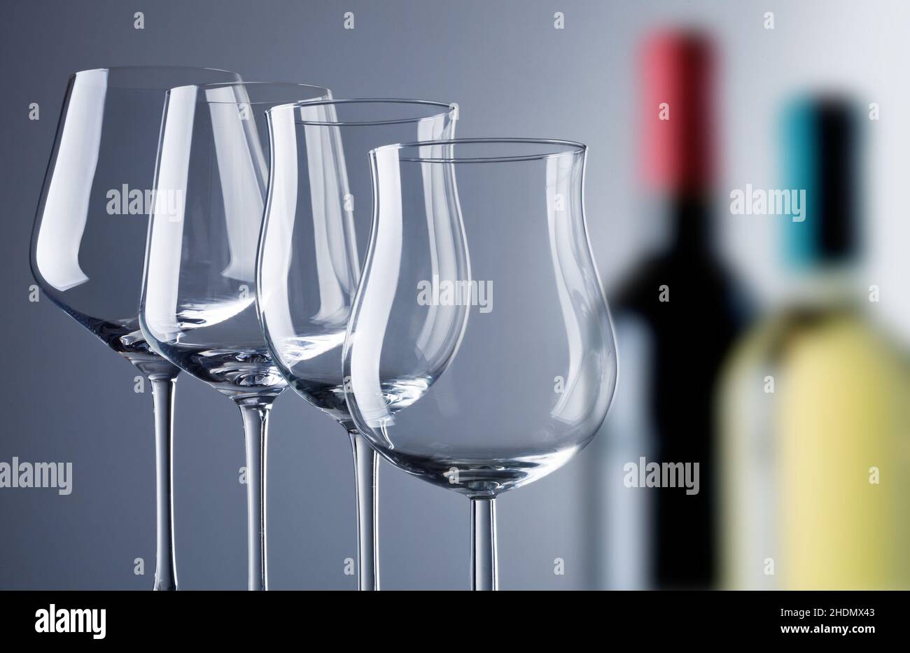 Weinglas, Rotwein, Weißwein, Glasware, Rotweine, Weißweine Stockfoto