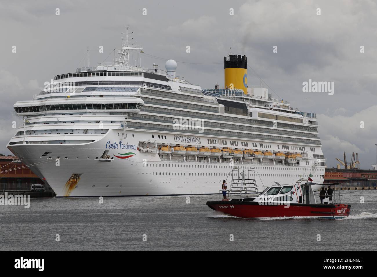 Das Costa Fascinosa-Schiff der italienischen Firma Costa Cruises legt am Pier Mauá - Rio de Janeiro, Brasilien 01.06.2021 an Stockfoto