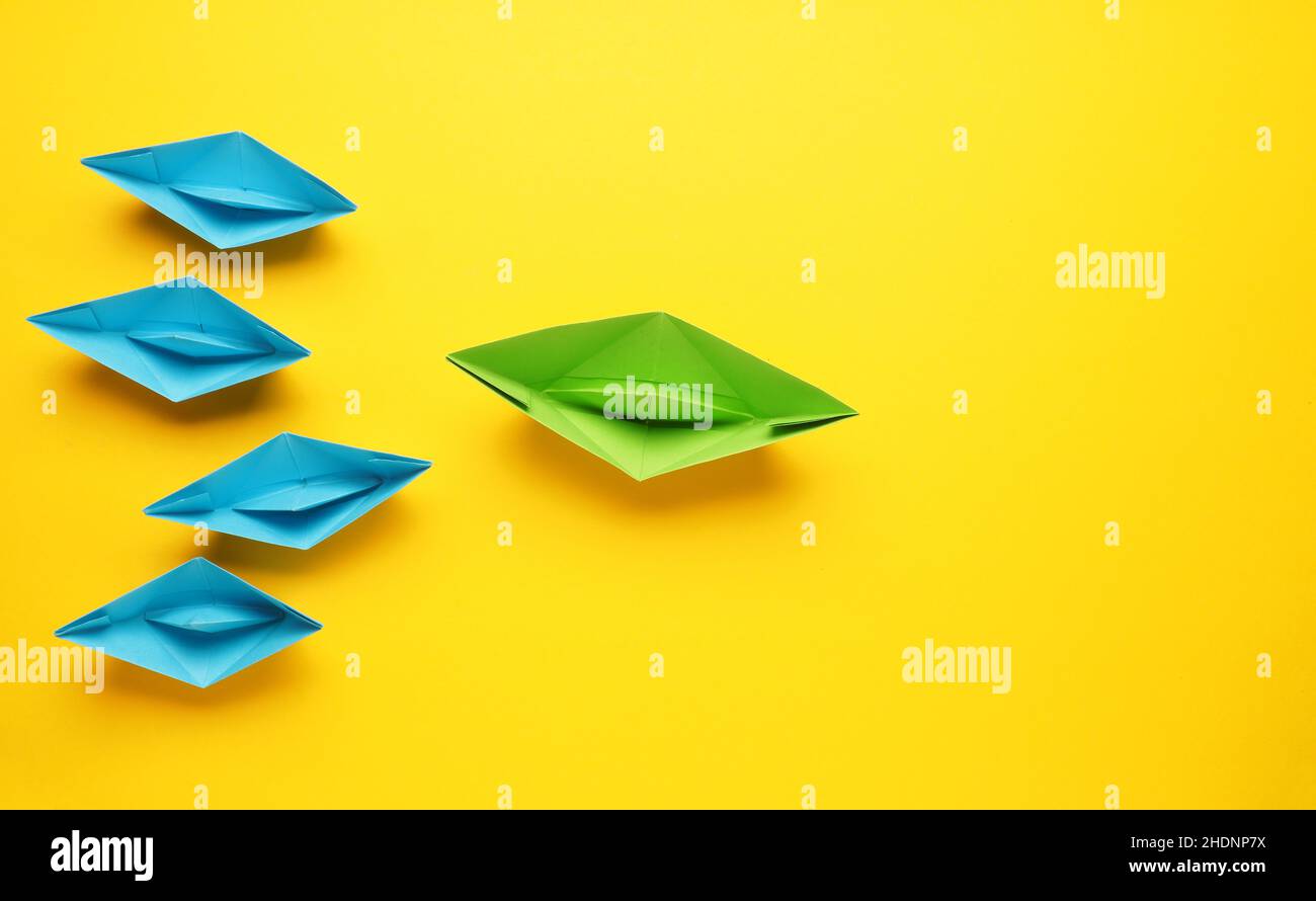 Papierboot, Origami, Papierboote, Origamis Stockfoto