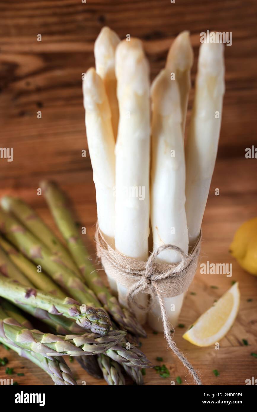 Spargel, grüner Spargel, Spargelspeer, Spargelspeere Stockfoto