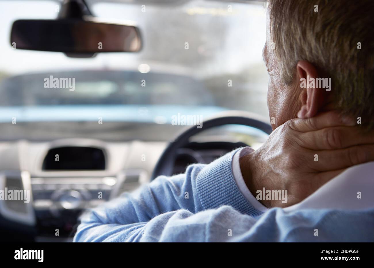 Mann, Nackenschmerzen, Peitschenhieb, Kerl, Männer, Nackenschmerzen Stockfoto