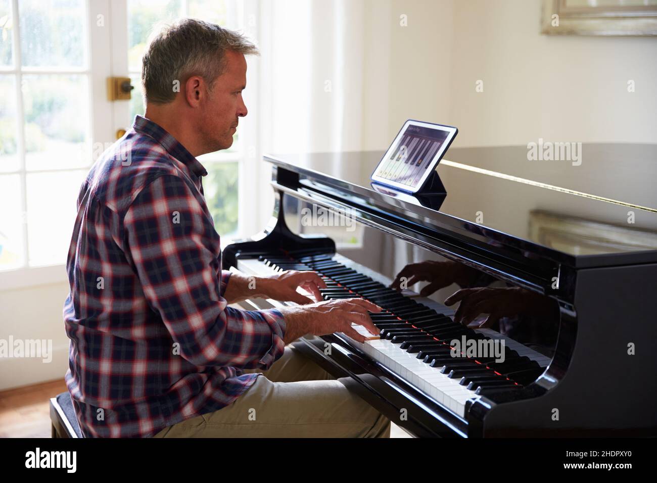 Mann, Klavier, Klavier spielen, Mann, Männer, Klaviere, Klaviere spielen Stockfoto