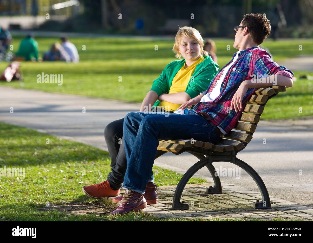 teenager-teenager-teenager-teenager-bank-fotos-und-bildmaterial-in