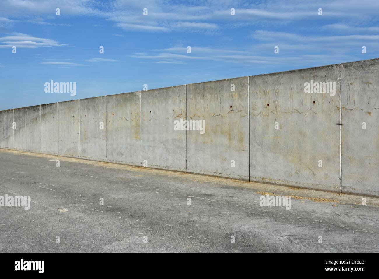 Barriere, Grenzmauer, Betonmauer, Barrieren, Grenzwände, Betonwände Stockfoto