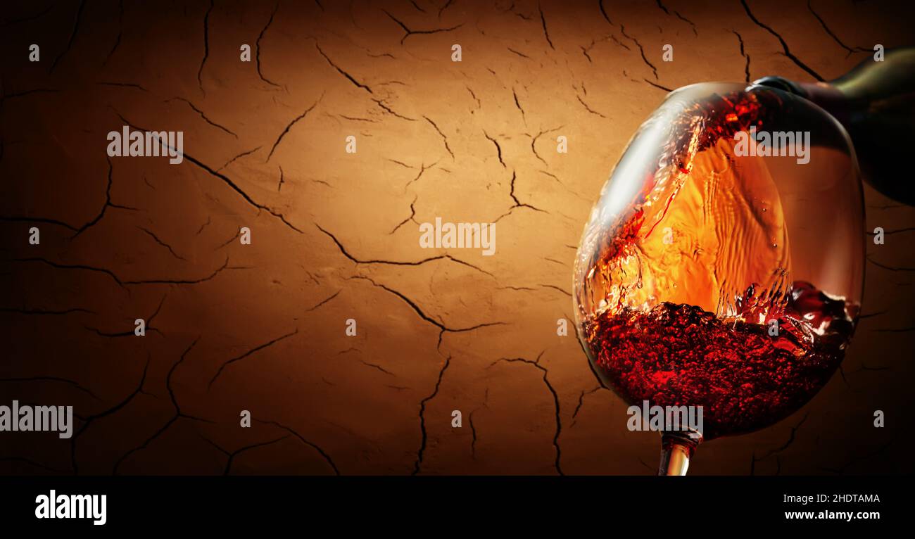 Weinglas, Rotwein, Gießen, Glaswaren, Rotweine Stockfoto