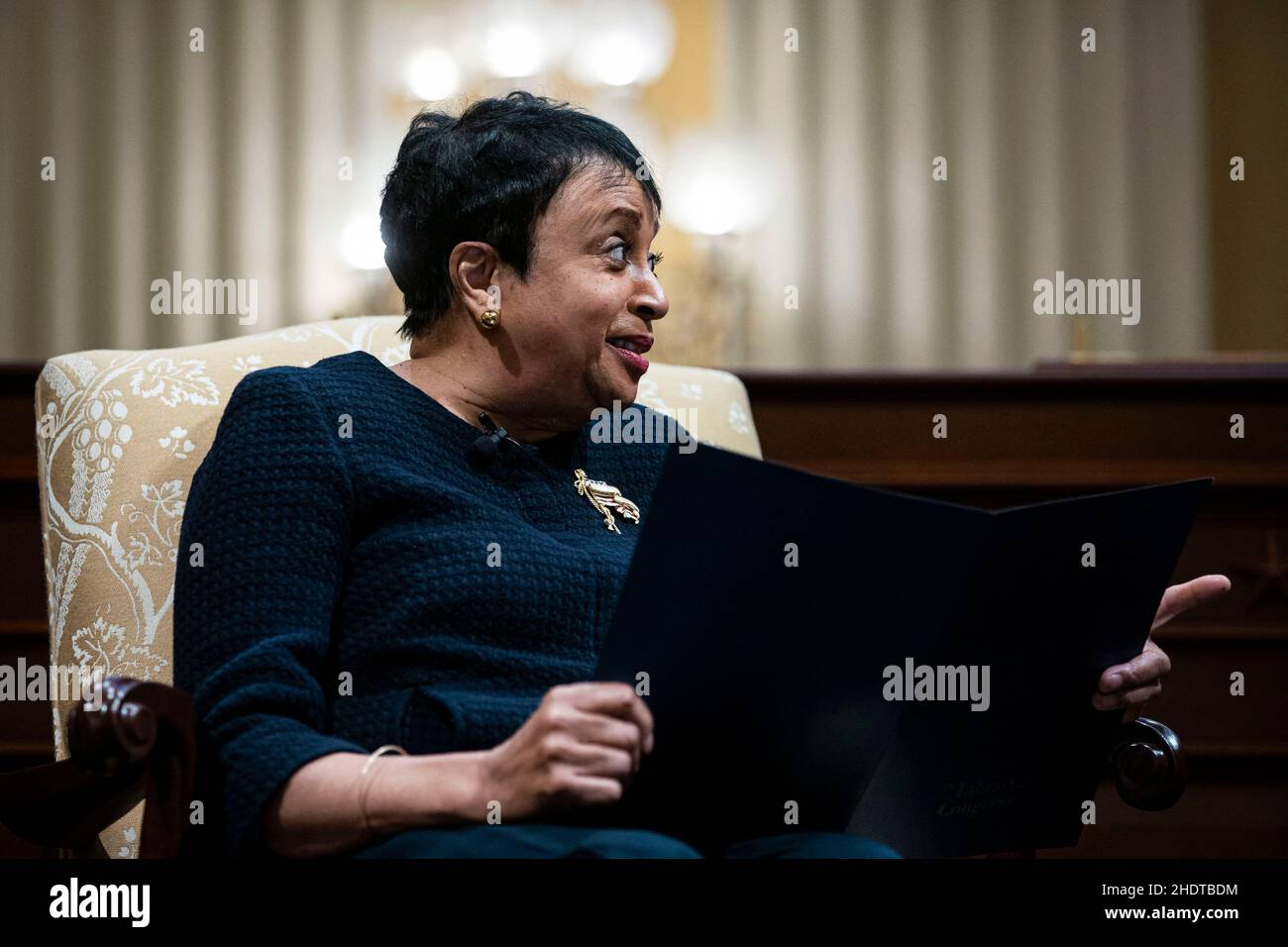 Die Bibliothekarin des Kongresses Carla Hayden spricht während einer Diskussion mit den Historikern Doris Kearns Goodwin und Jon Meacham am Donnerstag, dem 6. Januar 2022, auf dem Capitol Hill in Washington darüber, wie „die Erzählung vom 6th. Januar etabliert und bewahrt werden kann“. Foto von Al Drago/Pool/ABACAPRESS.COM) Stockfoto