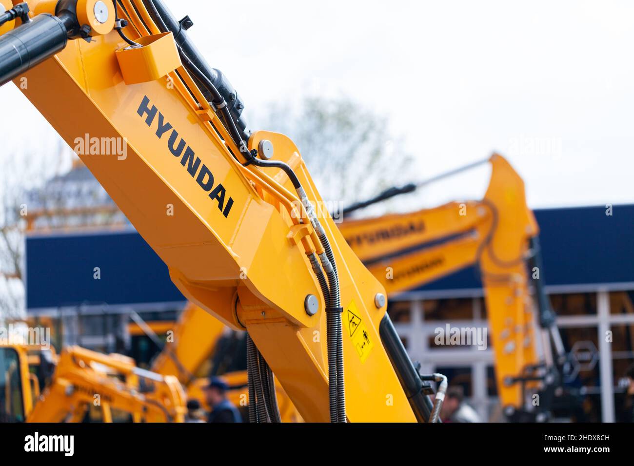 Hyundai excavator logos -Fotos und -Bildmaterial in hoher Auflösung – Alamy