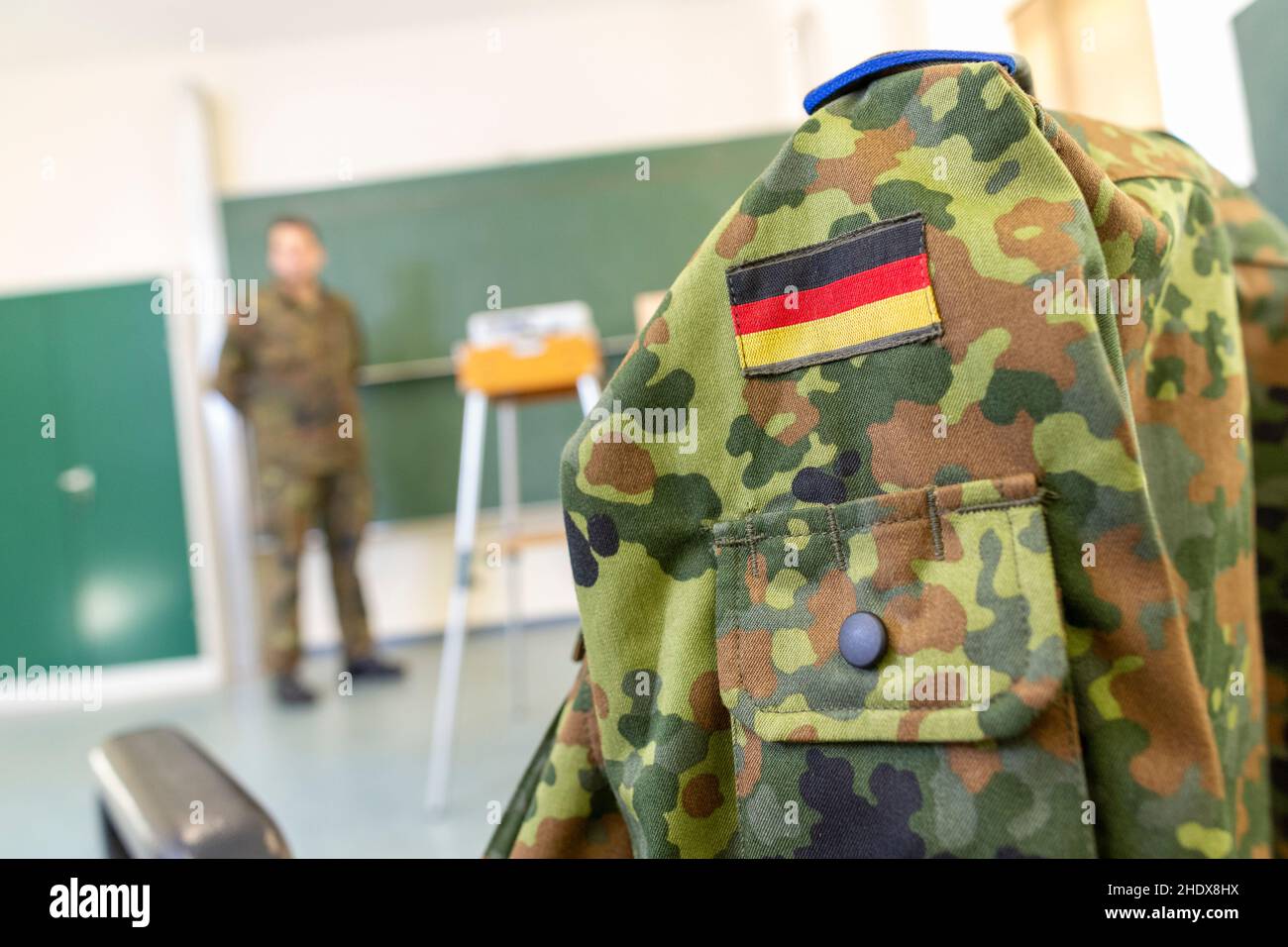 deutschland Farben, Uniform, deutsches Militär, flecktarn, schwarz-rot-gelb, deutsche Flagge, Uniformen, deutsche Militärs, Truppen Stockfoto