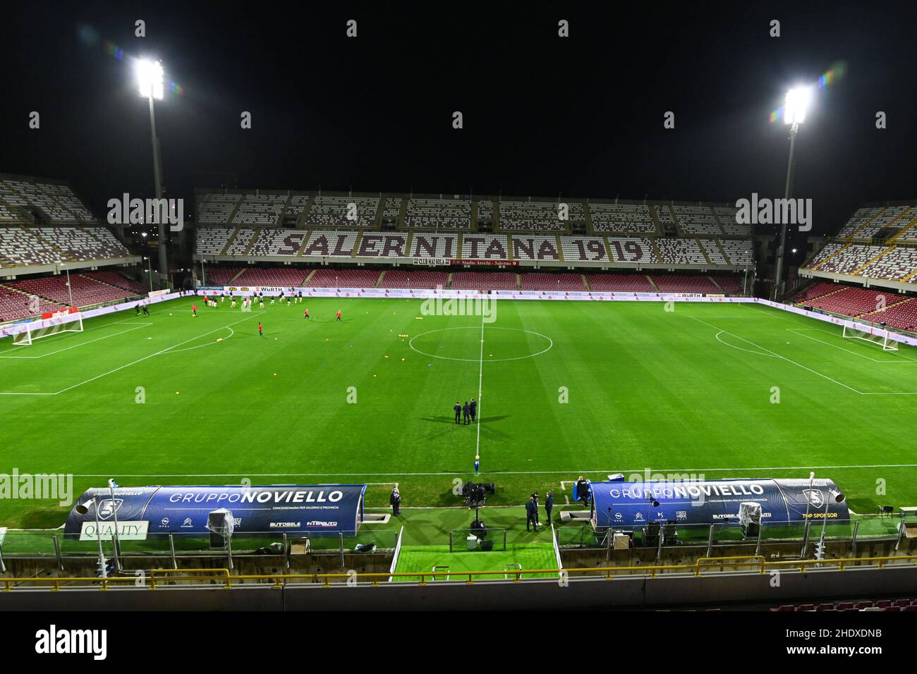 SALERNO, ITALIEN - 06. JANUAR: Eine Gesamtansicht des Stadio Arechi vor dem Beginn der Serie A Spiel zwischen US Salernitana und Venezia FC in Stadi Stockfoto