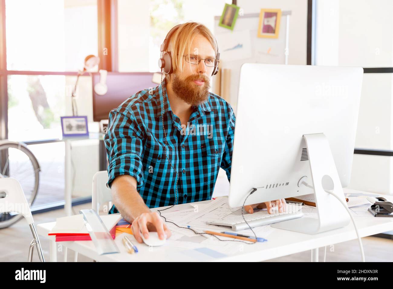 Job & Beruf, Büro, Coworking, Job & Berufe, Job und Beruf, Büros  Stockfotografie - Alamy