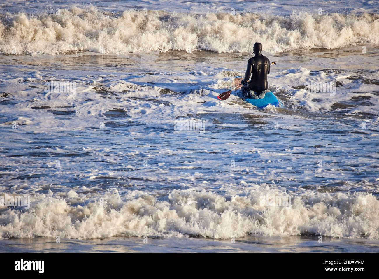 Blyth Beach England Paddelboot Surfen in der Nordsee Stockfoto