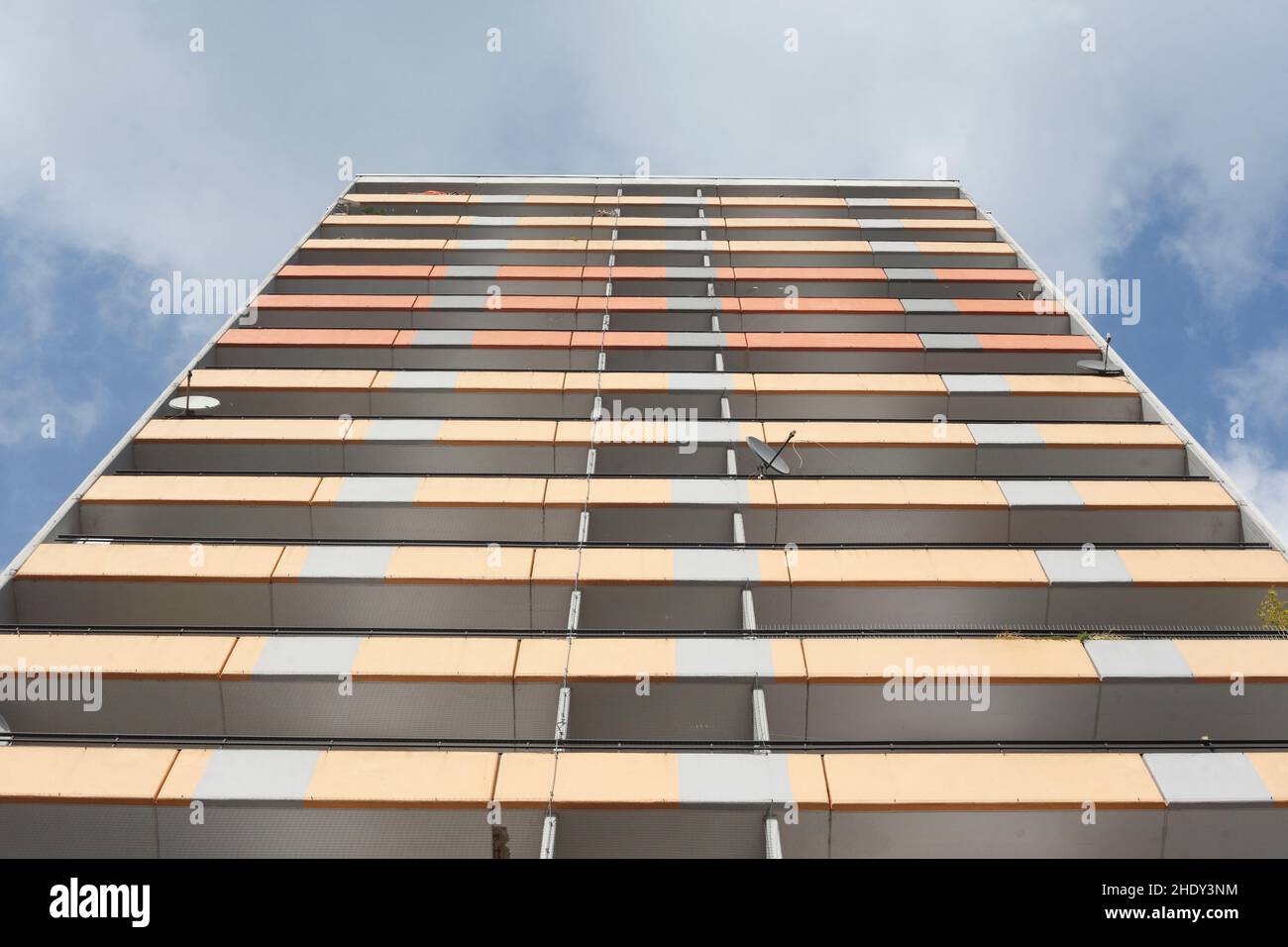 Wolkenkratzer, Mehrfamilienhaus, Mietshaus, Hochhaus, Wolkenkratzer, Mehrfamilien, Mietskaserne Stockfoto