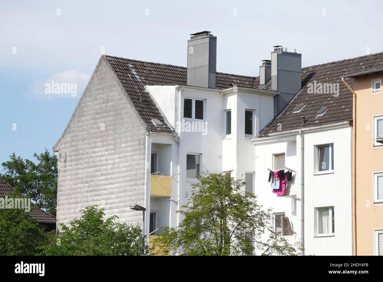 Reihenhaus, Mehrfamilienhaus, Mietshaus, Reihenhäuser, Mehrfamilienhaus, Mietskaserne Stockfoto