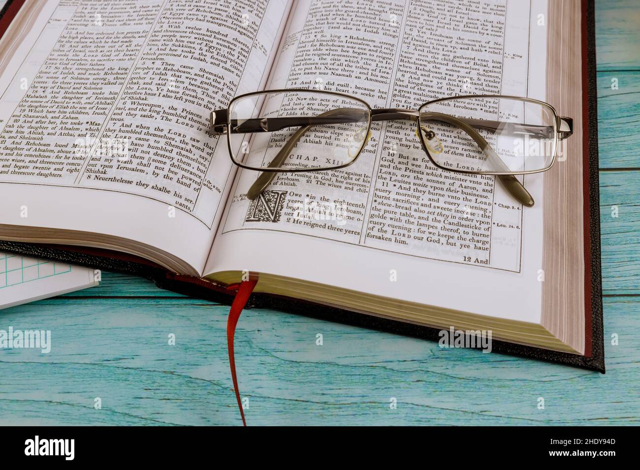 Lesen, bibel, lesen, ein Buch lesen, etwas lesen, Zum Lesen, Bibeln Stockfoto