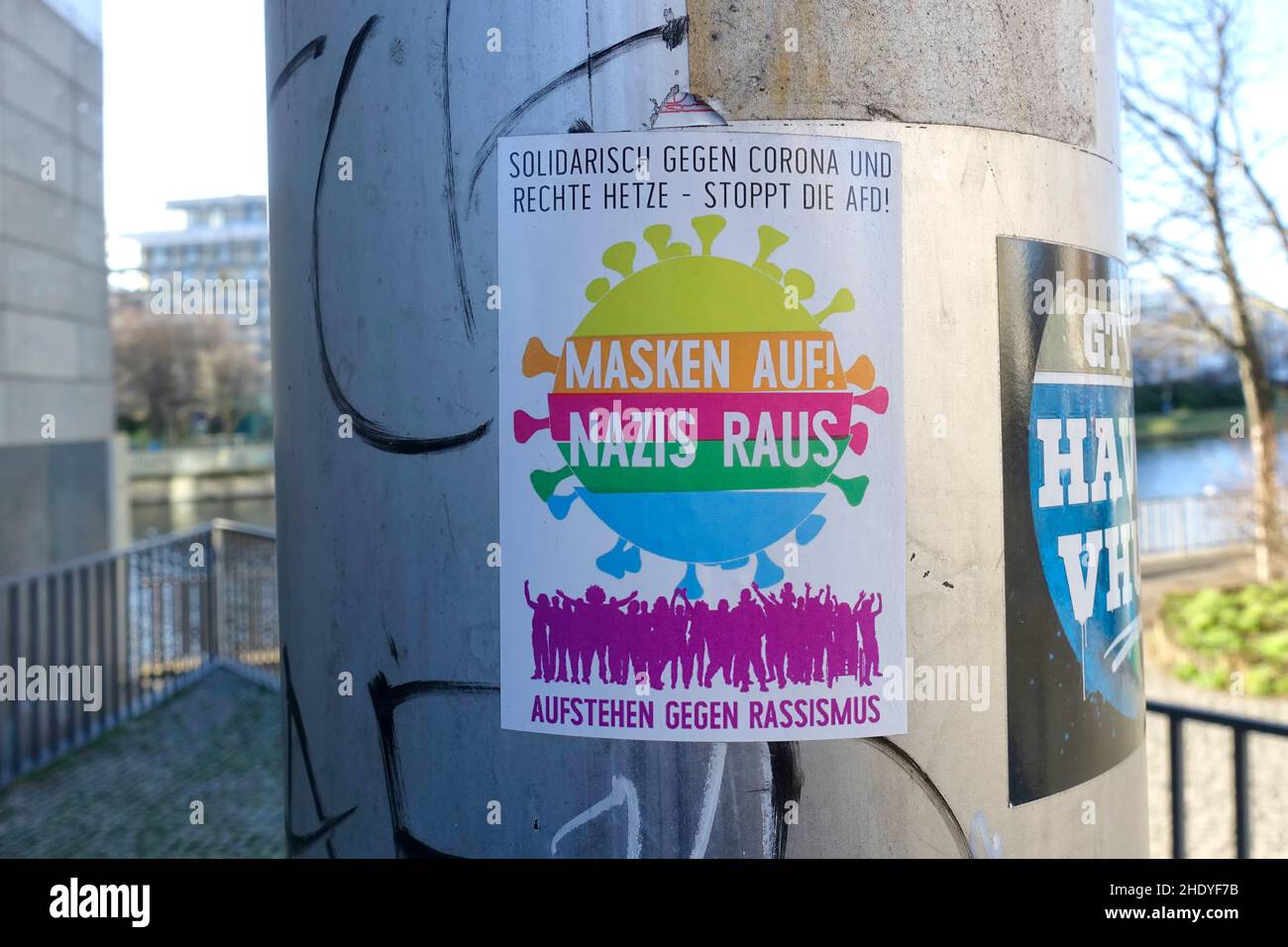 Solidarität gegen Corona und rechte Agitation, Maskierung, Nazis raus, stoppen die AfD Stockfoto