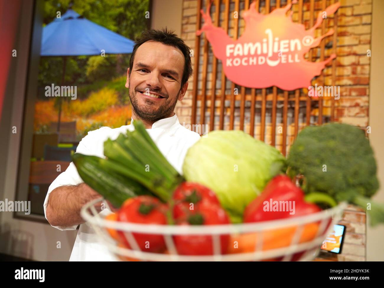 Hamburg, Deutschland. 07th Januar 2022. TV-Chef Steffen Henssler steht ...