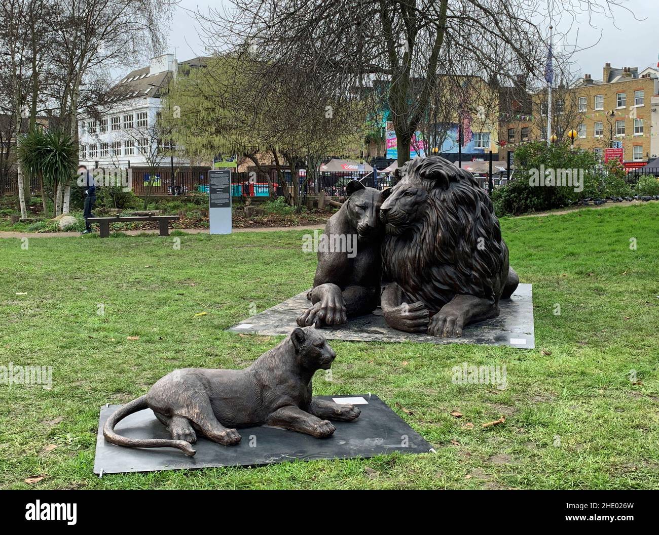 Waterloo, London, 2022. Bornfree und die Künstler Gillie und Marc haben eine kostenlose Veranstaltung mit Löwenskulpturen durchgeführt, die die Notlage afrikanischer Löwen zeigen. Stockfoto