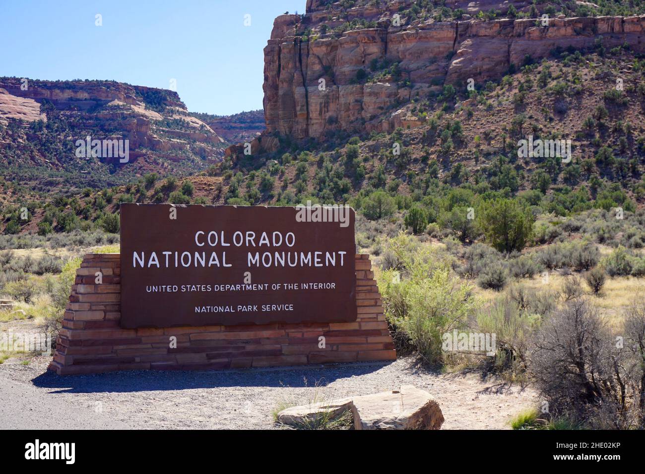 Parkeingangsschild zum Colorado National Monument Stockfoto