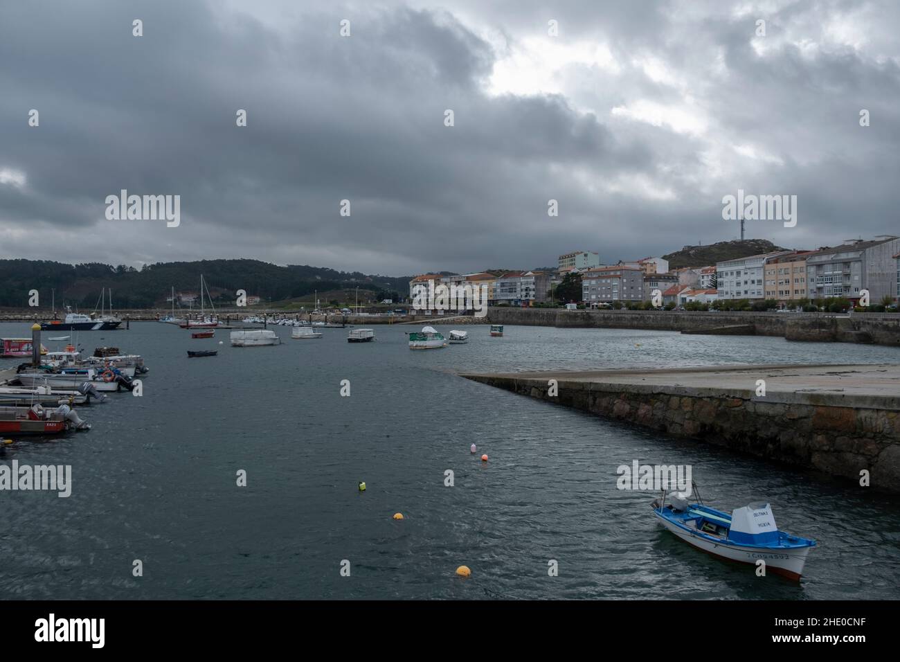 Blick auf den Hafen in der Gemeinde Muxia in der Provinz Coruna Stockfoto
