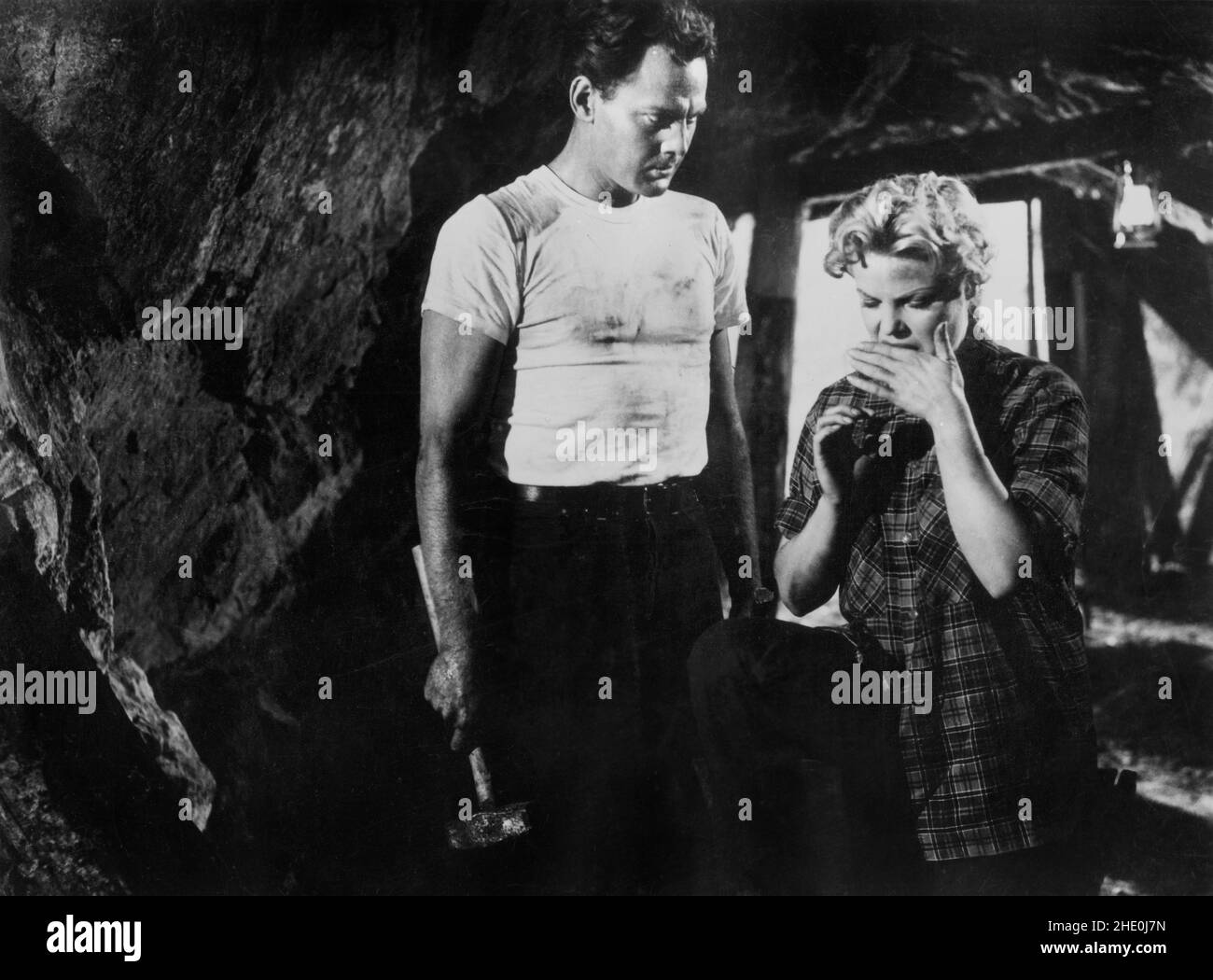 John Agar, Cleo Moore, am Set des Films, „Bait“, Columbia Picturs, 1954 Stockfoto