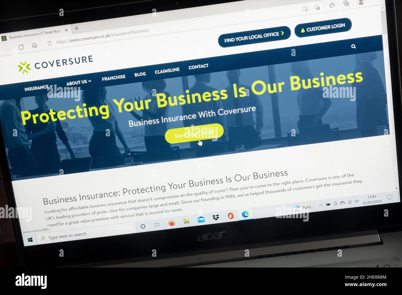 Website der Firma Coversure Insurance Services auf einem Laptop-Bildschirm. Seite „Unternehmensversicherung“. Stockfoto